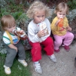 Ver�a se sest�eni�kama Nat�lkou a Moni�kou